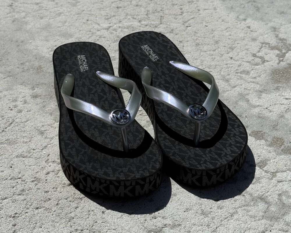 Michael Kors New Bedford Glam Platform PVC Logo Flip Flop-Black/Gray